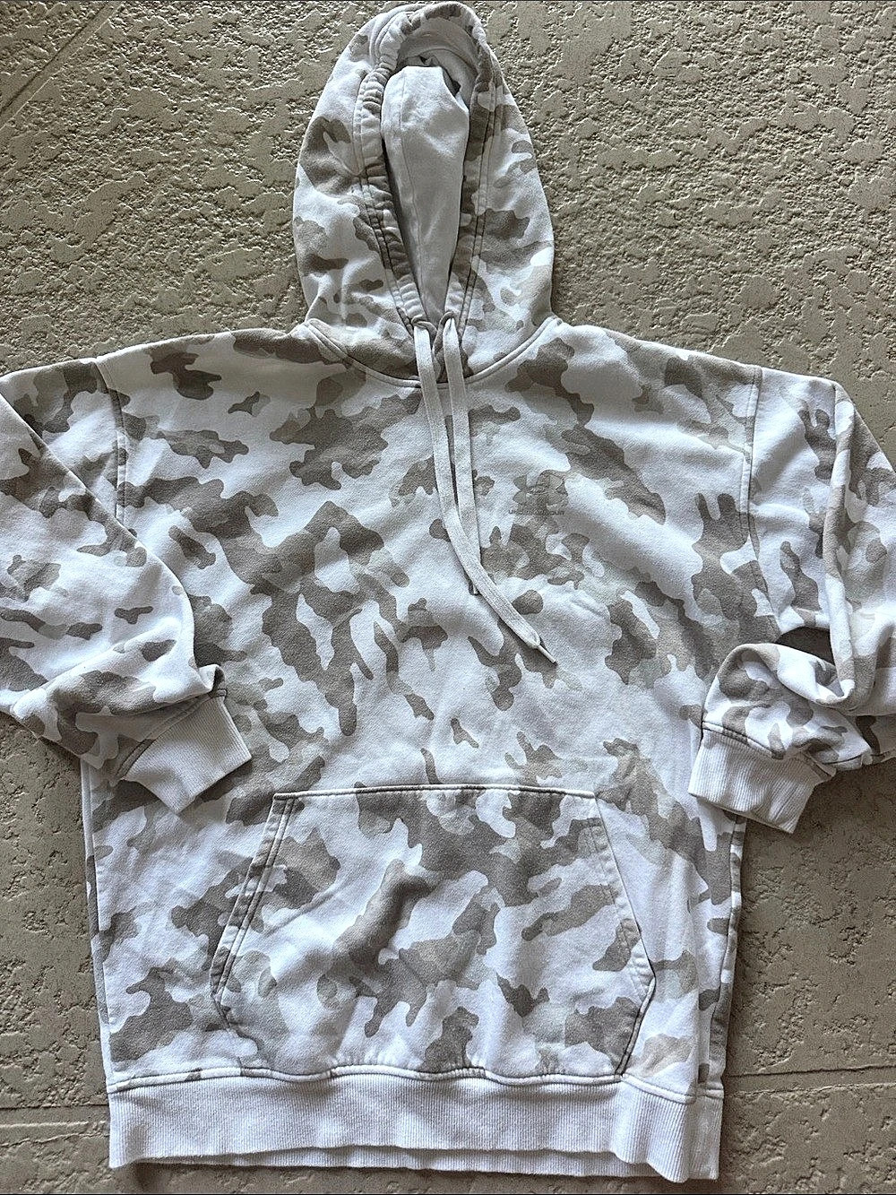 Under Armour Men's Camo Hoodie Size Medium